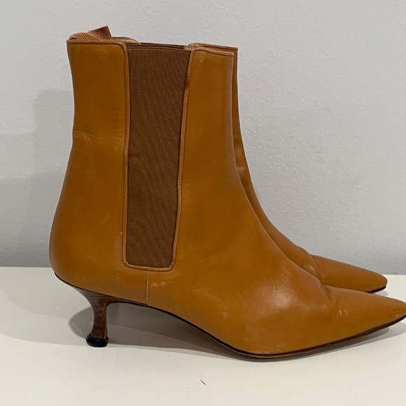 MANOLO BLAHNIK Camel Leather Pointed Toe Kitten Heel Ankle Bootie EU38 US 8 - Picture 5 of 11